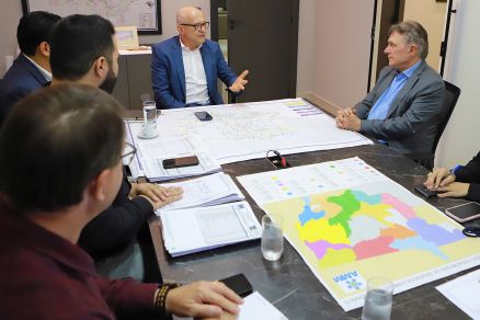 O vice-governador Otaviano Pivetta reunido com o conselheiro Antonio Joaquim