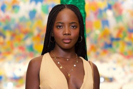 Clara Moneke vestida como Leo, protagonista de 'Dona de Mim': Globo estica novela antes da estreia e trama fica no ar at 2026