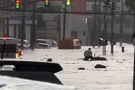 Avenida Tenente Coronel Duarte, a Prainha, ficou alagada aps temporal em Cuiab