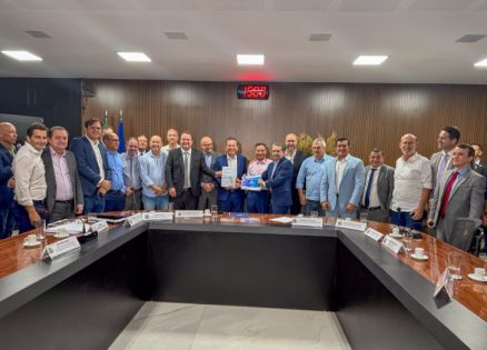Srgio Ricardo garantiu agilidade para analisar parceria entre Hospital Central e Albert Einstein, em reunio no Palcio Paiagus, nesta quarta-feira (9)