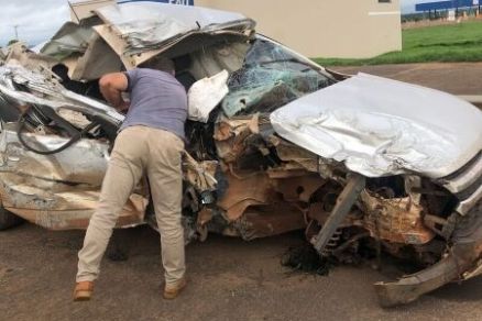 Caminhonete S10 onde estavam as vtimas ficou destruda aps coliso