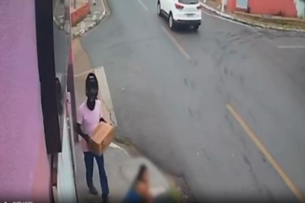 Imagem mostra momento em que homem entra na loja no bairro Pedregal, em Cuiab.