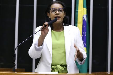 A deputada federal Gisela Simona na tribuna da C�mara dos Deputados 