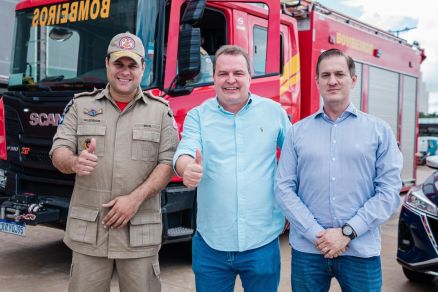 O comandante-geral do Corpo de Bombeiros, Flvio Gledson Bezerra; o presidente da ALMT, deputado Max Russi e o secretrio de Segurana Pblica de MT, Coronel PM Csar Roveri