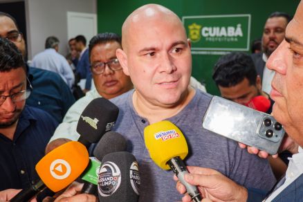 O prefeito de Cuiab Abilio Brunini, que assinou a sano