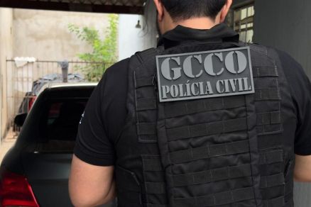 Policial da GCCO durante a Operao que cumpriu mandados contra organizao criminosa em MT