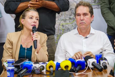 A prefeita Flvia Moretti e o seu vice Tio da Zaeli: bem avaliados em pesquisa da Percent