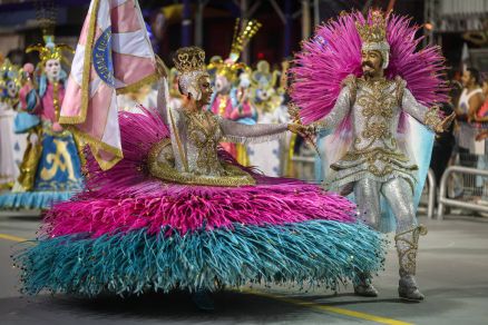 Desfile da Rosas de Ouro, campe� do Carnaval 2025 em SP: Globo oferece menos dinheiro para escolas em 2026