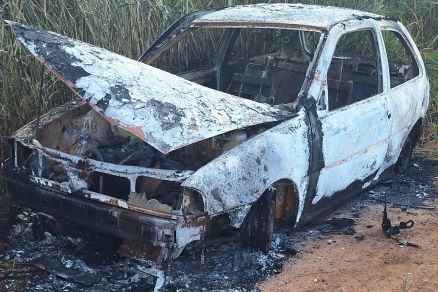 Carro carbonizado foi encontrado em estrada rural de MT 