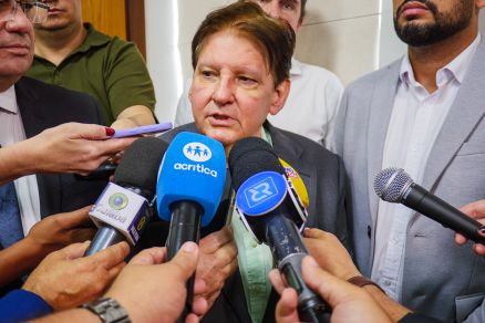 O secretrio de Administrao de Vrzea Grande, Antnio Roberto Pssas de Carvalho