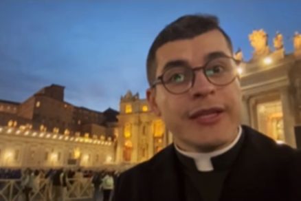 O padre Alessandro Barros, que está no Vaticano