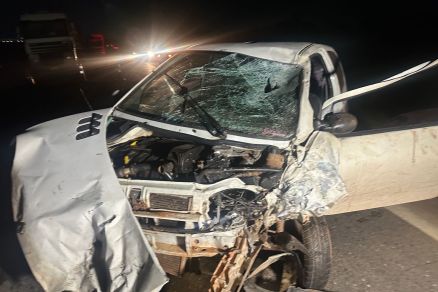 Imagem registrada ap�s acidente mostra impacto da colis�o em carro Renault Twingo 