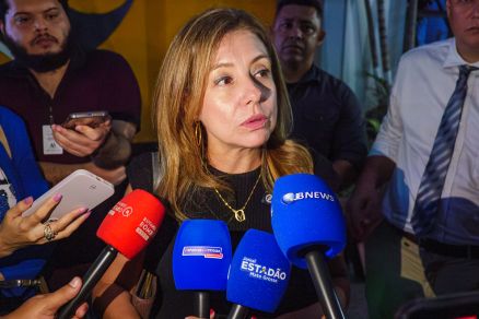 A prefeita de Vrzea Grande, Flvia Moretti, responsabilizou o ex-prefeito Kalil Baracat