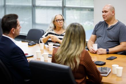 O prefeito Abilio em reunio com a secretria municipal de Sade, Lcia Helena Barbosa Sampaio, e a Equipe de Apoio e Monitoramento do TAC 
