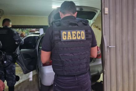 Policial do Gaeco durante o cumprimento de mandados de priso 