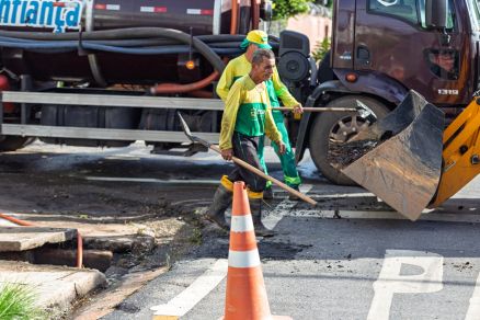 Prefeitura retira mais de 700 toneladas de lixo em 385 bocas de lobo
