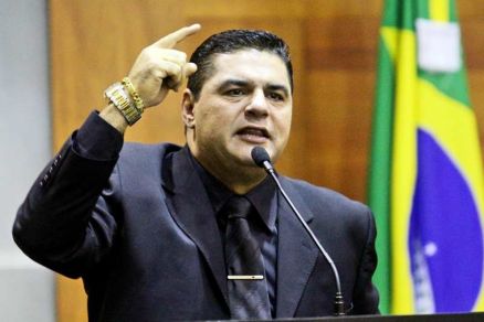 Walter Rabello na Assembleia Legislativa; ele foi eleito deputado por trs mandatos