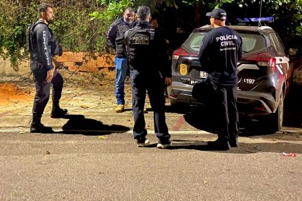 Policiais civis durante cumprimento de ordens judiciais em General Carneiro 