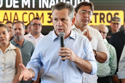 O governador Mauro Mendes, que comemorou federao
