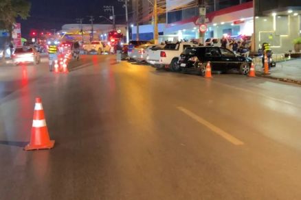 A blitz foi realizada na Avenida Isaac Pvoas, rea central da capital mato-grossense