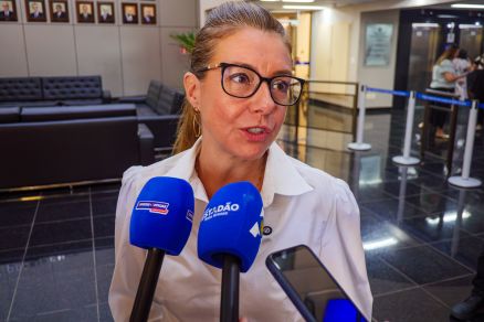 A prefeita de Vrzea Grande, Flvia Moretti, que recebeu elogios por corredor vazio de Pronto Socorro
