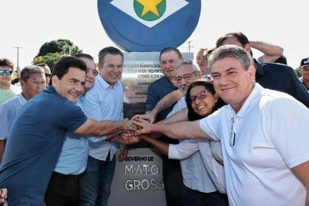 Mauro Mendes em entrega de asfalto em Rondonpolis	