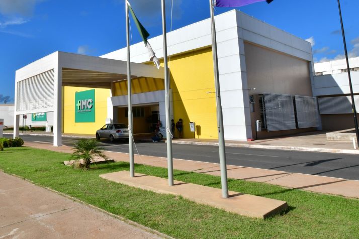 Homem  esfaqueado nove vezes por ex da atual namorada em Cuiab