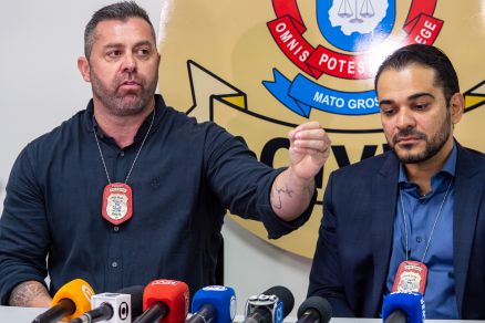 Os delegados Bruno Abreu, que investiga o crime, e Caio Albuquerque, titular da DHPP