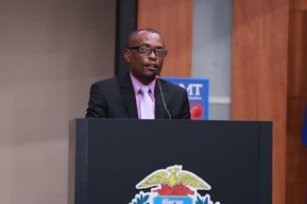 O sindicalista Henrique Lopes, que assumiu mandato nesta quarta-feira (14) com licen�a de Valdir Barranco