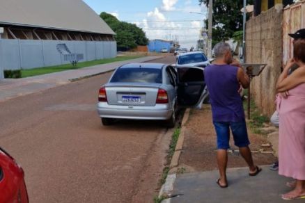 Corpo do homem estava dentro do carro; Pol�cia acredita que morte foi natural