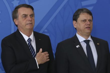 Jair Bolsonaro e Tarcísio de Freitas; eles participaram juntos em ato pela anistia aos condenados no 8 de Janeiro 
