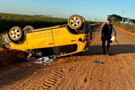 Carro roubado de uma das vtimas ficou capotado em estrada; suspeito no sabia dirigir