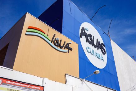 Em Cuiab, a guas Cuiab j atingiu a universalizao do acesso  gua tratada