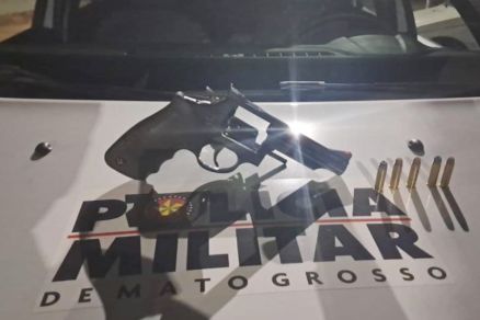 Rev�lver e muni��es apreendidos pela PM na a��o que libertou v�timas de sequestro