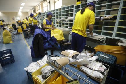 Os Correios dizem que estão tentando resolver o problema