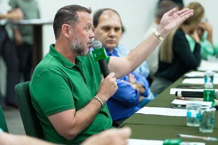O presidente da Aprofir Hugo Garcia, durante reuni�o na Assembleia Legislativa
