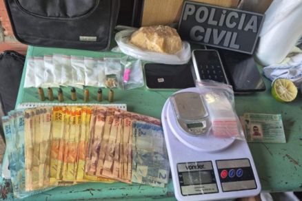 Foram apreendidos diversos objetos do trfico, armas, munies e outros
