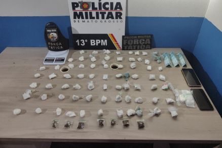  No interior da casa, os militares encontraram 71 por��es de maconha e mais quatro por��es de maconha