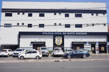 C�mera flagra homem abusando de crian�a em loja de Cuiab�