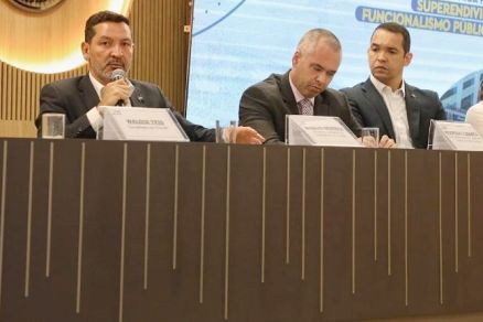 O secretrio de Planejamento Baslio Bezerra, o chefe do MPE Rodrigo Fonseca e o controlador-geral do Estado Paulo Farias Nazareth Netto