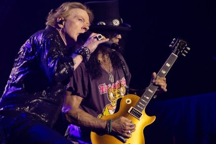 O vocalista Axl Rose e o guitarrista Slash, do Guns N'Roses