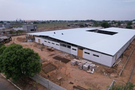 Hospital Municipal de Sinop est sendo construdo em uma rea de 8 mil metros quadrados, localizada entre os bairros Menino Jesus e Villa Itlia, e ter 4,2 mil m de rea construda