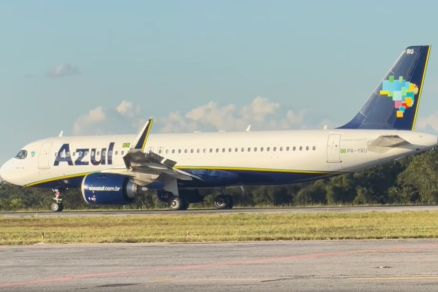 Aeronave da Azul no Aeroporto Marechal Rondon aps pouso com emergncia declarada