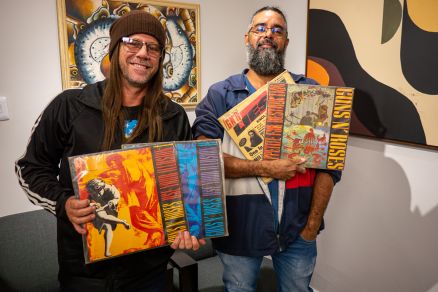 O vocalista Marden Tozzi e o baixista Ricardo Chains, membros da banda Her�is de Brinquedo 	