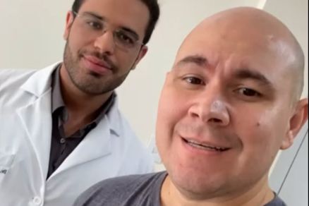 Abilio e seu m�dico Samuel Quinteiro em imagem publicada nas redes 