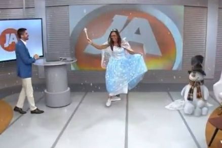 Cristina Ranzolin fantasiada ao vivo no Jornal do Almo�o 