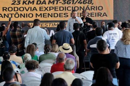 Mauro Mendes durante cerimnia em Santo Antnio 