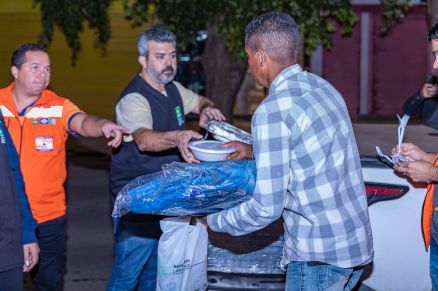 Entrega de cobertores em Cuiab�