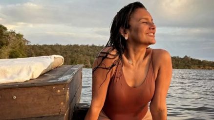 Dira Paes posa de biqu�ni em Alter do Ch�o, no Par�