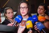 Janaina busca apoio para projeto: Impossvel fazer poltica s